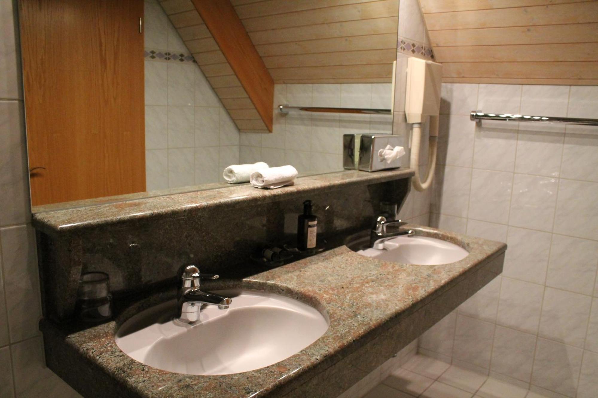 Hotel Restaurant Krone Aarberg المظهر الخارجي الصورة